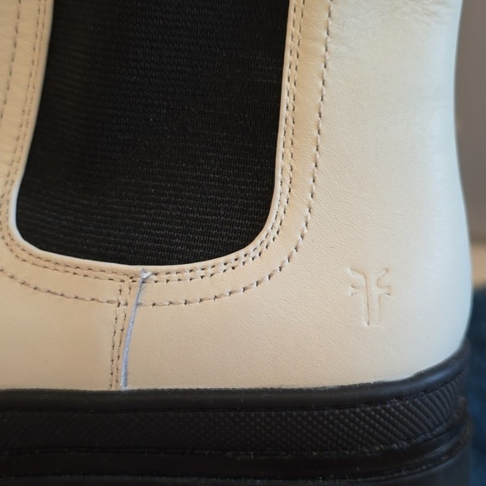 Frye Chelsea Platform Boots Off White Leather Black Accents Lug Sole Size 7 new - Picture 14 of 14